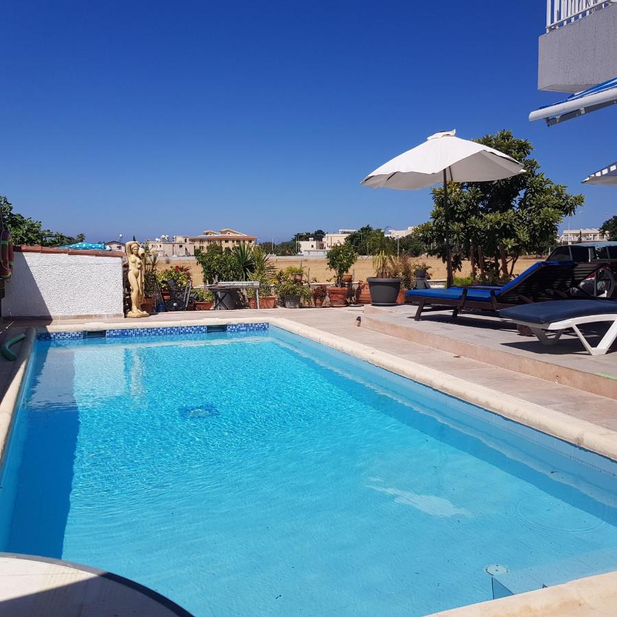 Peaceful Townhouse With Private Pool Near The Sea Apartment Paphos Exterior photo