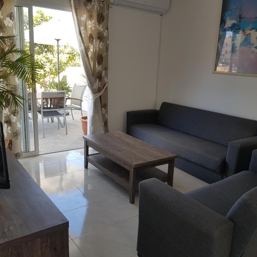 Peaceful Townhouse With Private Pool Near The Sea Apartment Paphos Exterior photo