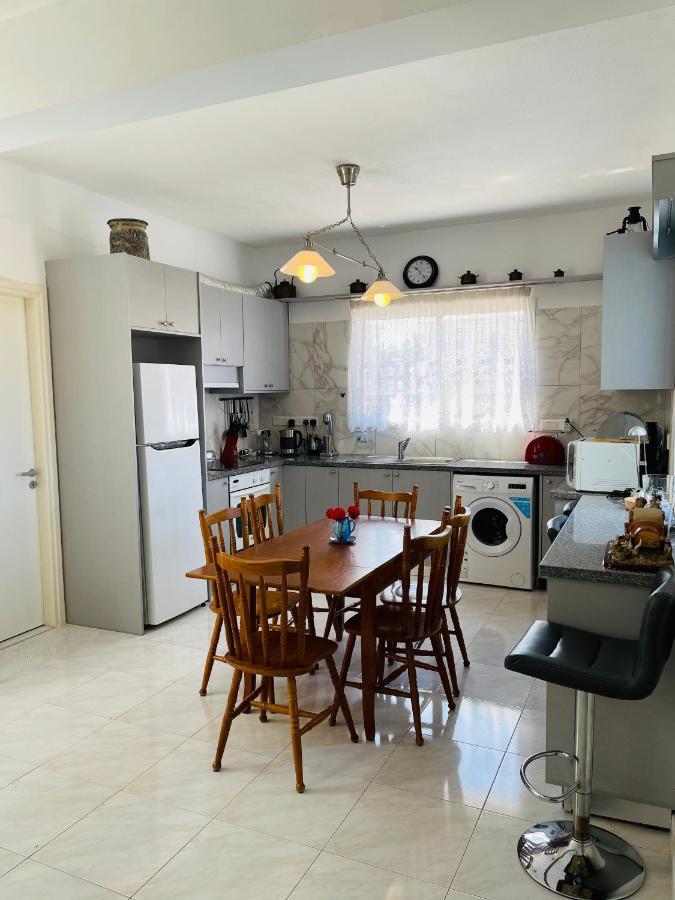Peaceful Townhouse With Private Pool Near The Sea Apartment Paphos Exterior photo