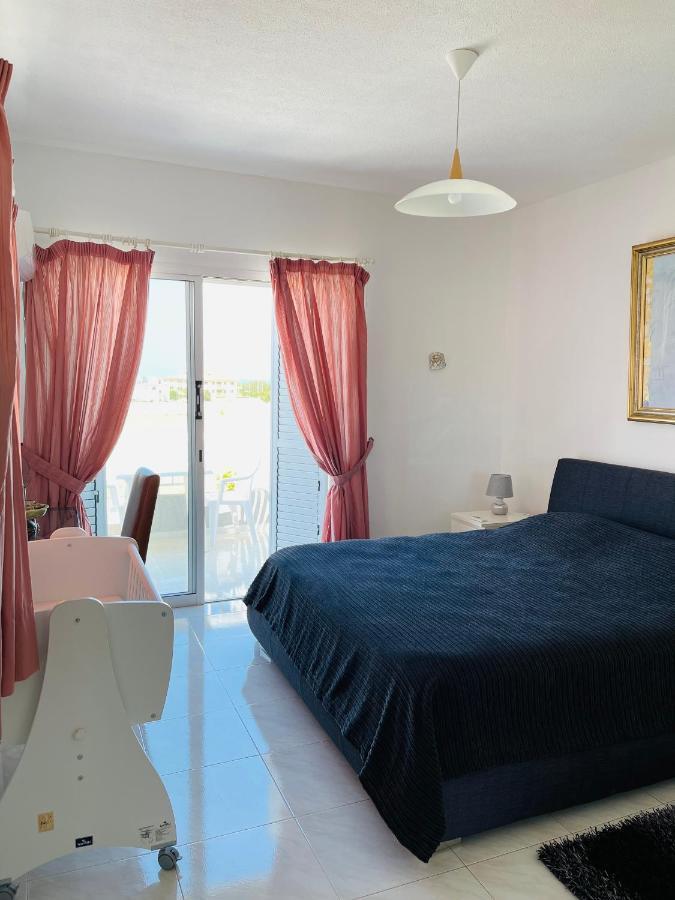 Peaceful Townhouse With Private Pool Near The Sea Apartment Paphos Exterior photo