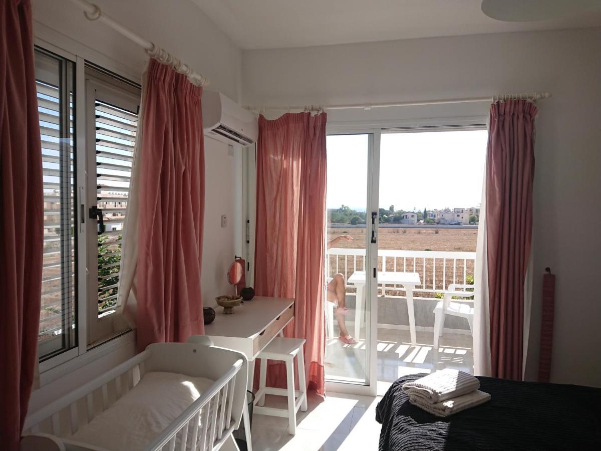 Peaceful Townhouse With Private Pool Near The Sea Apartment Paphos Exterior photo